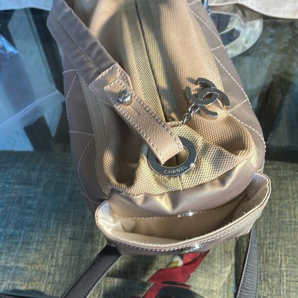 CHANEL Beige Quilted Shoulder Bag - Picture 5 of 7